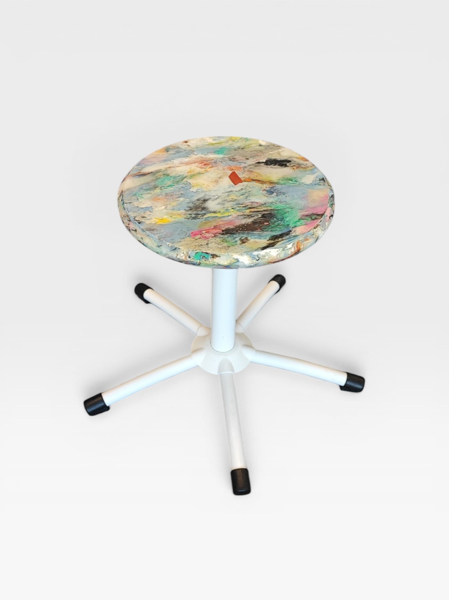 Tabouret d'école upcyclé Nº8