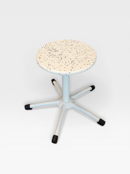 Tabouret d'école upcyclé Nº9