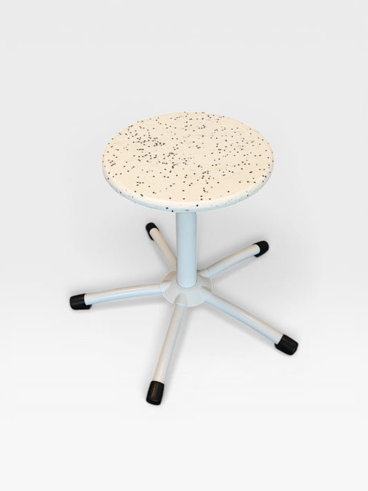 Tabouret d'école upcyclé Nº9
