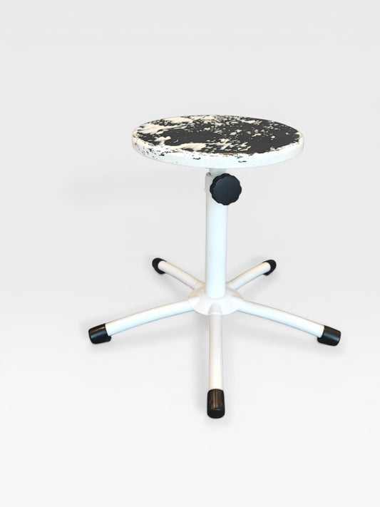 Tabouret d'école upcyclé Nº10