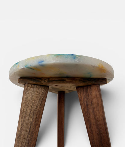 Tabouret en bois et plastique